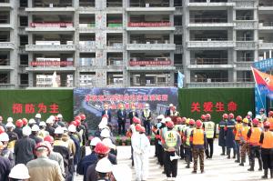 關(guān)愛生命、預(yù)防為主——集團(tuán)公司在新安縣碧桂園·繁花里舉辦防汛應(yīng)急演練暨安全標(biāo)準(zhǔn)化觀摩